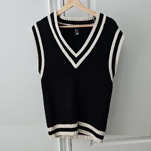 Forever 21 Black and Cream V-Neck Sweater